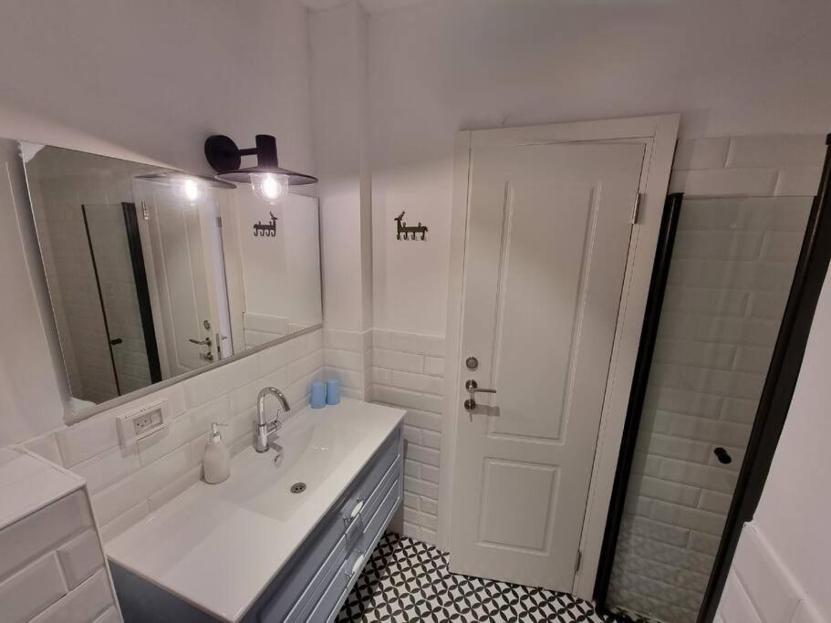 Beautiful 2-Bedroom Sea-View Apartment Netanja Zewnętrze zdjęcie